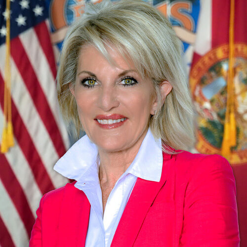 Rebecca Bays Headshot